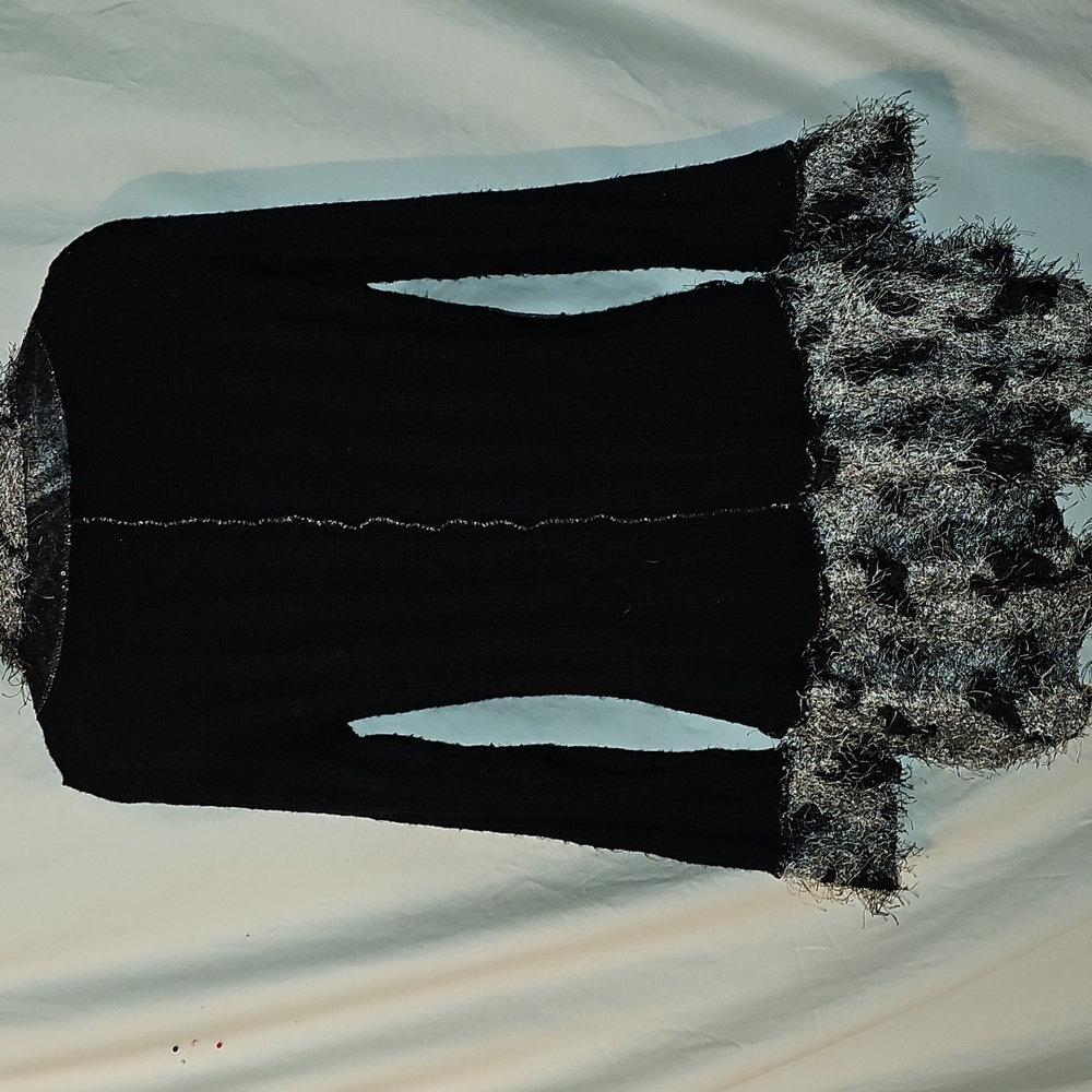 Sioni Studio Mixed Fabric/Fun Sweater - Picture 10 of 15